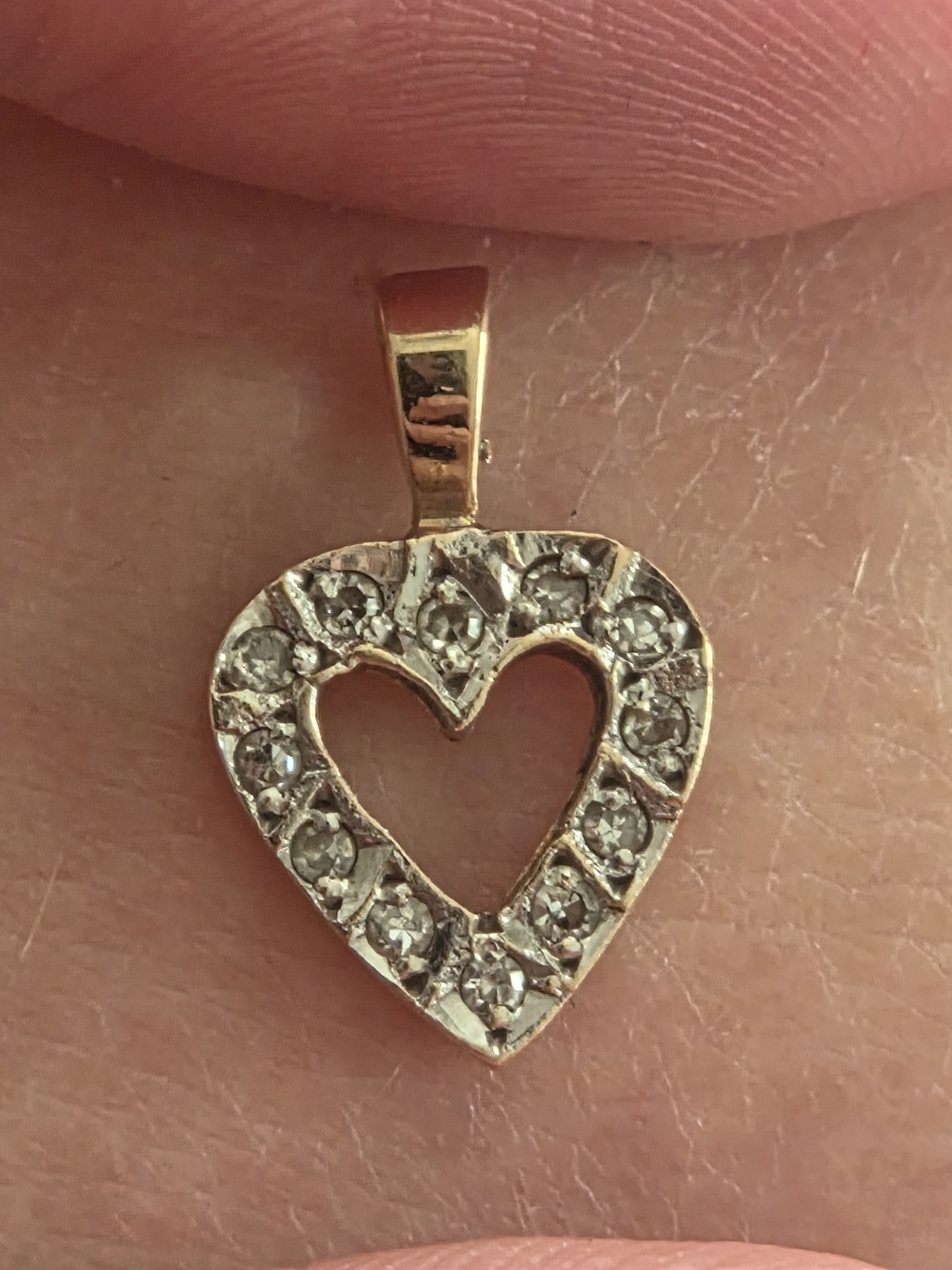 10k Yello Gold Heart Pendant With Diamonds